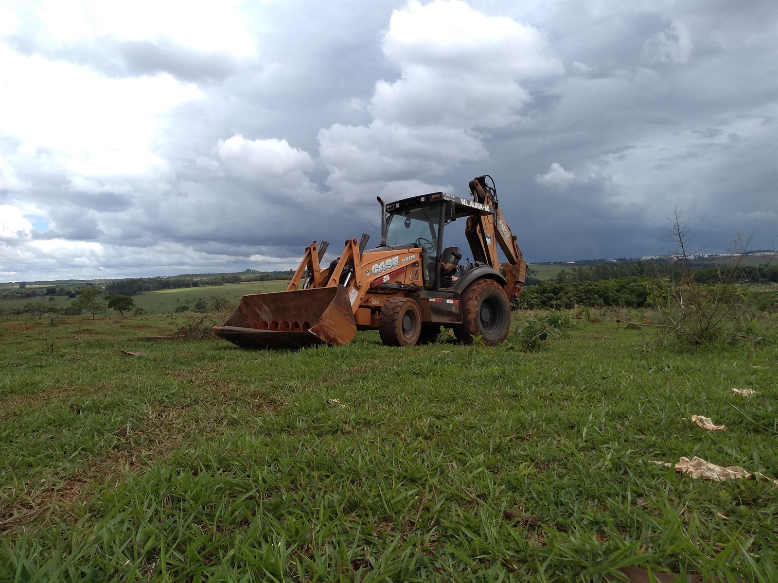 Preparação de canteiro e movimentação de terra interna